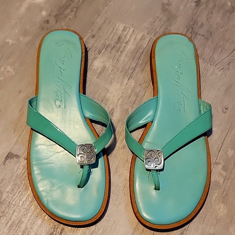 Brighten sandals